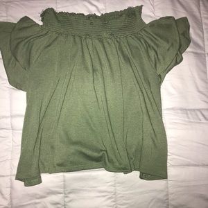 Off the shoulders green cropped shirt
